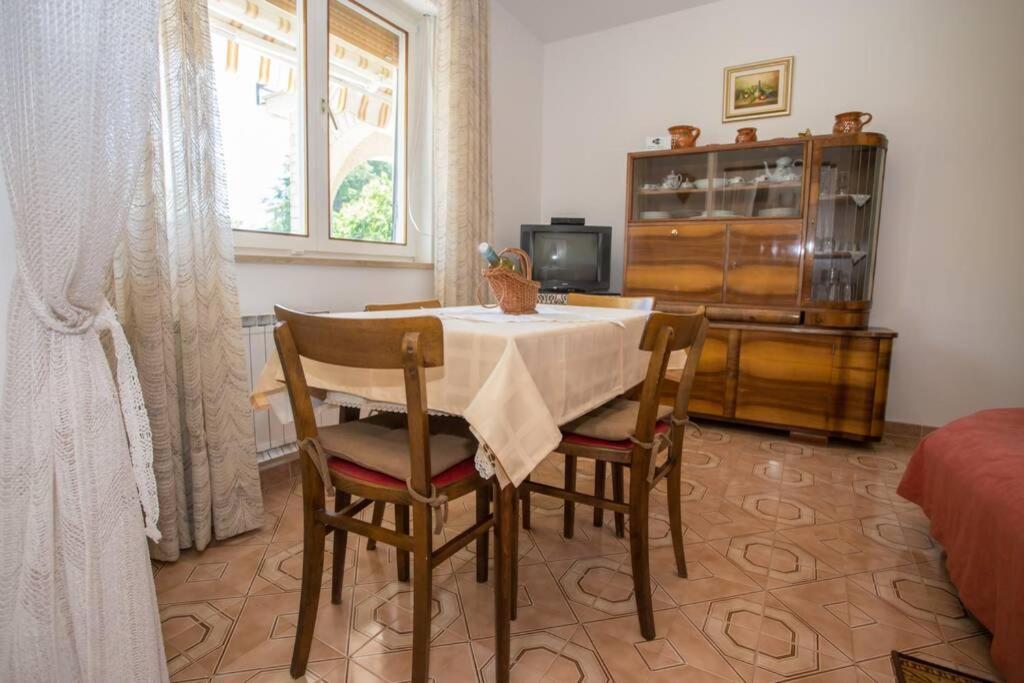 Garden View Apartment In Porec For 2 - 3 Persons ภายนอก รูปภาพ