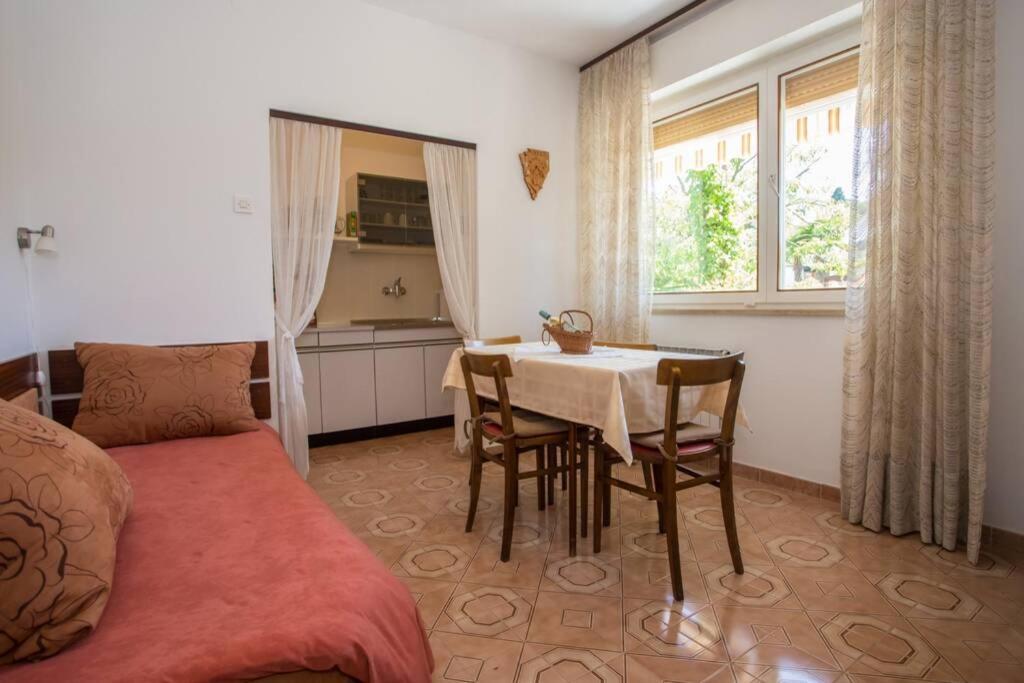 Garden View Apartment In Porec For 2 - 3 Persons ภายนอก รูปภาพ